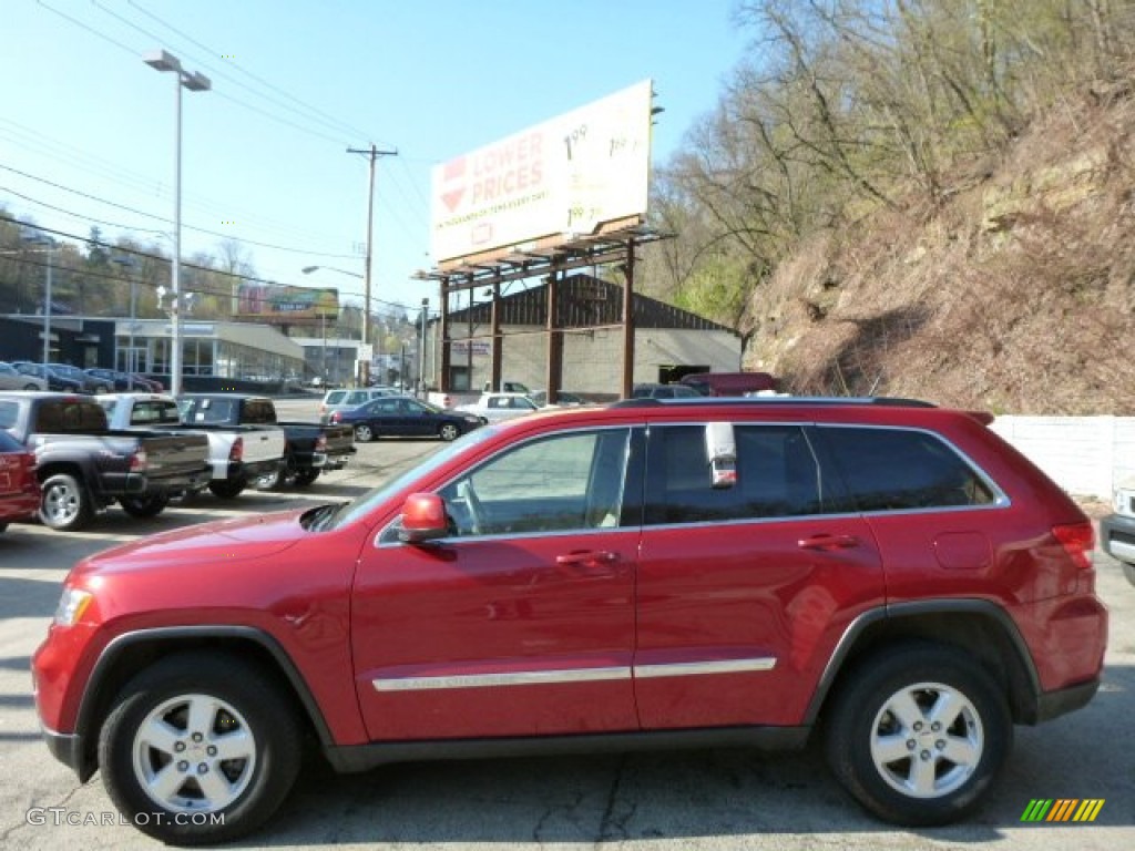 2011 Grand Cherokee Laredo 4x4 - Inferno Red Crystal Pearl / Dark Graystone/Medium Graystone photo #2