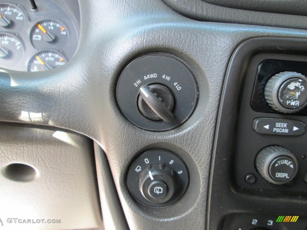 2003 Chevrolet TrailBlazer LT 4x4 Controls Photo #80292919