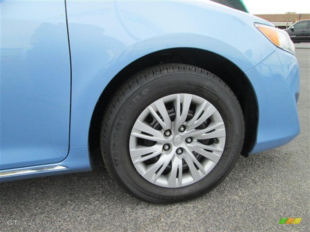 2012 Toyota Camry LE Wheel Photos