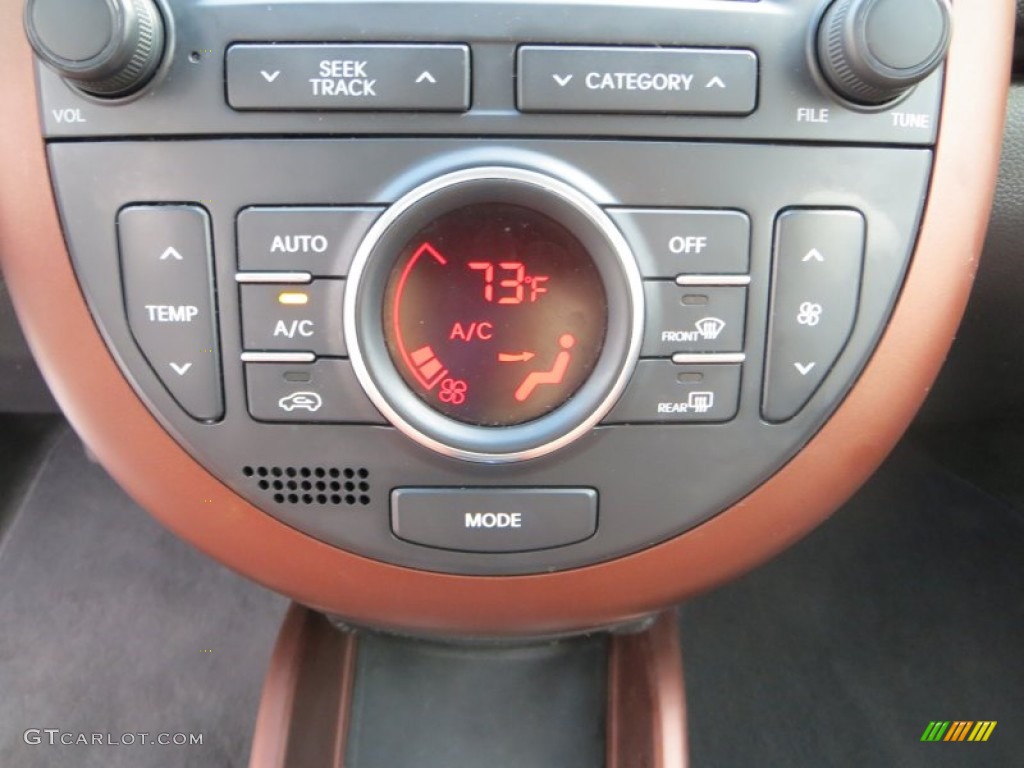 2012 Kia Soul Special Edition Red Rock Controls Photo #80299436