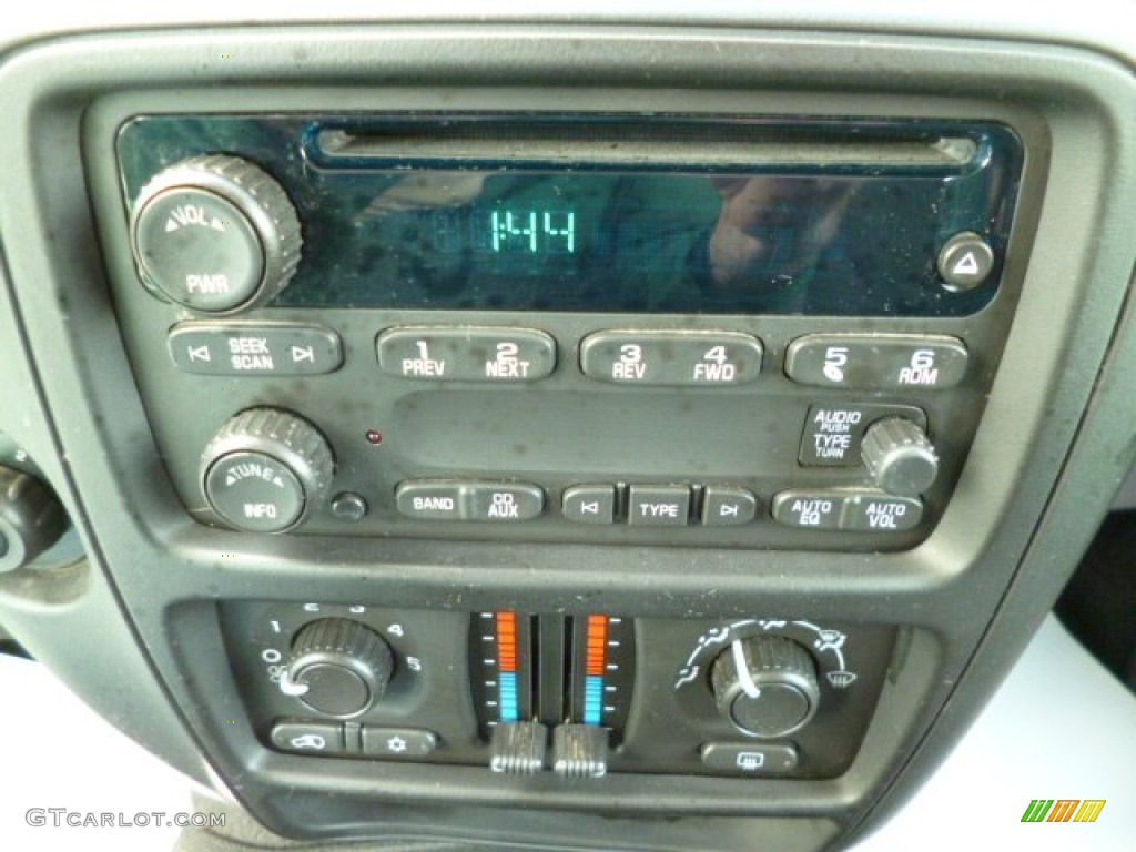 2008 Chevrolet TrailBlazer LT 4x4 Controls Photo #80299640