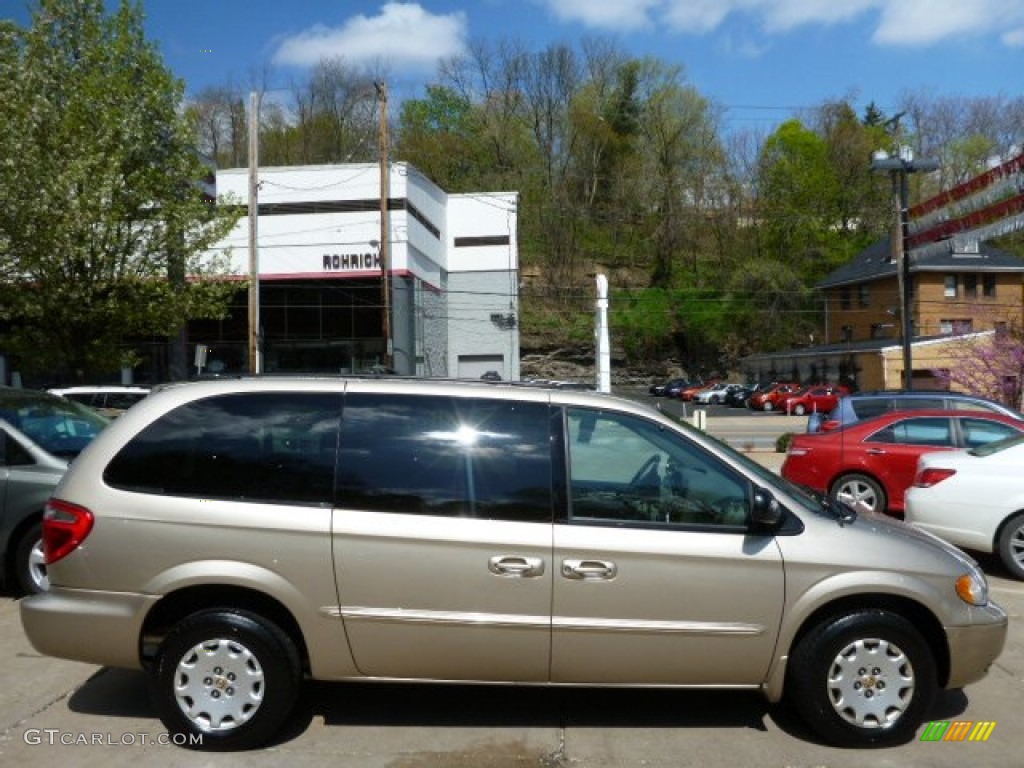 2002 Town & Country LX - Light Almond Pearl Metallic / Sandstone photo #10