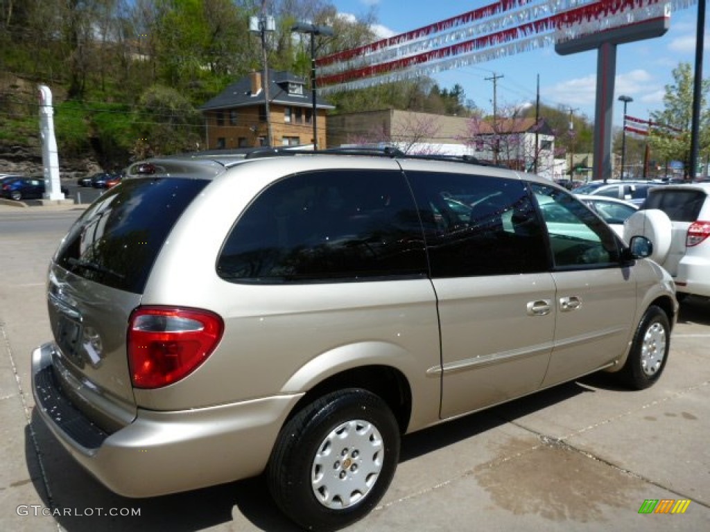 Light Almond Pearl Metallic 2002 Chrysler Town & Country LX Exterior Photo #80303042