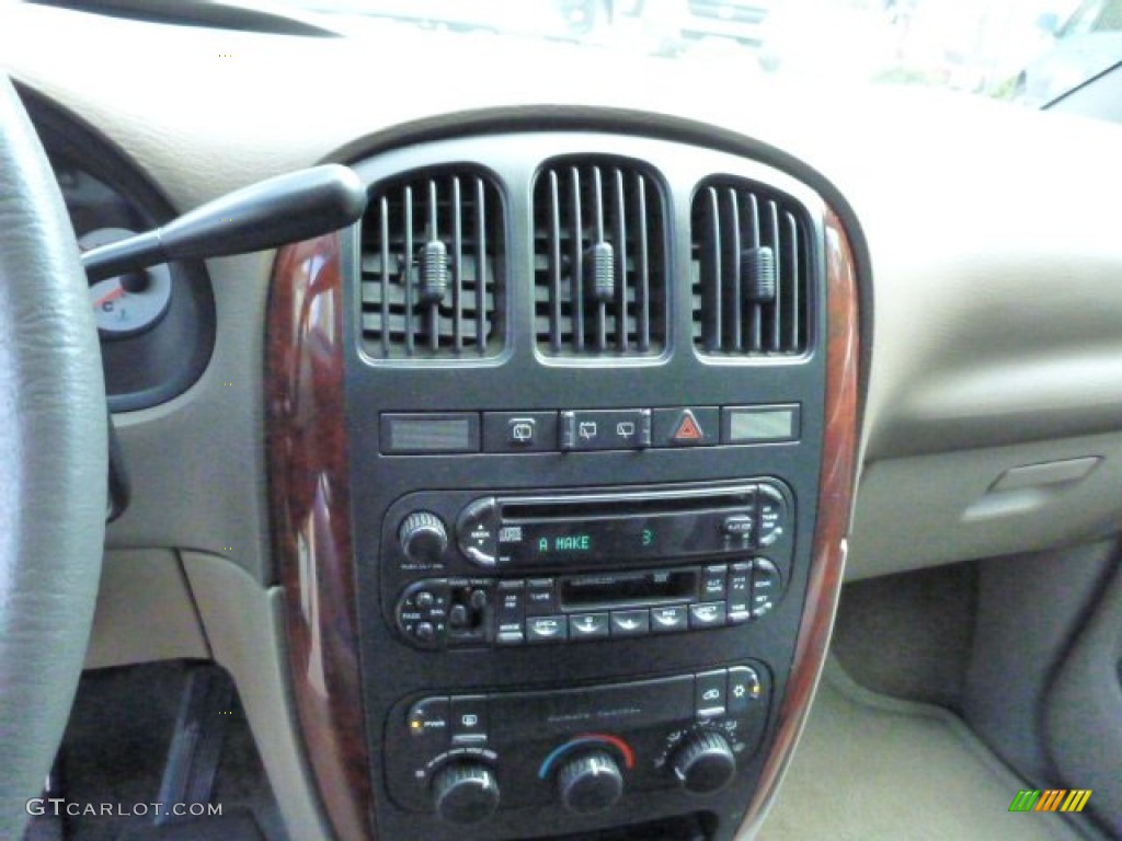 2002 Chrysler Town & Country LX Controls Photo #80303168