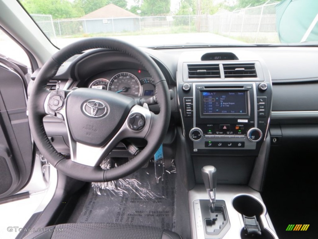 2013 Camry SE - Classic Silver Metallic / Black photo #24