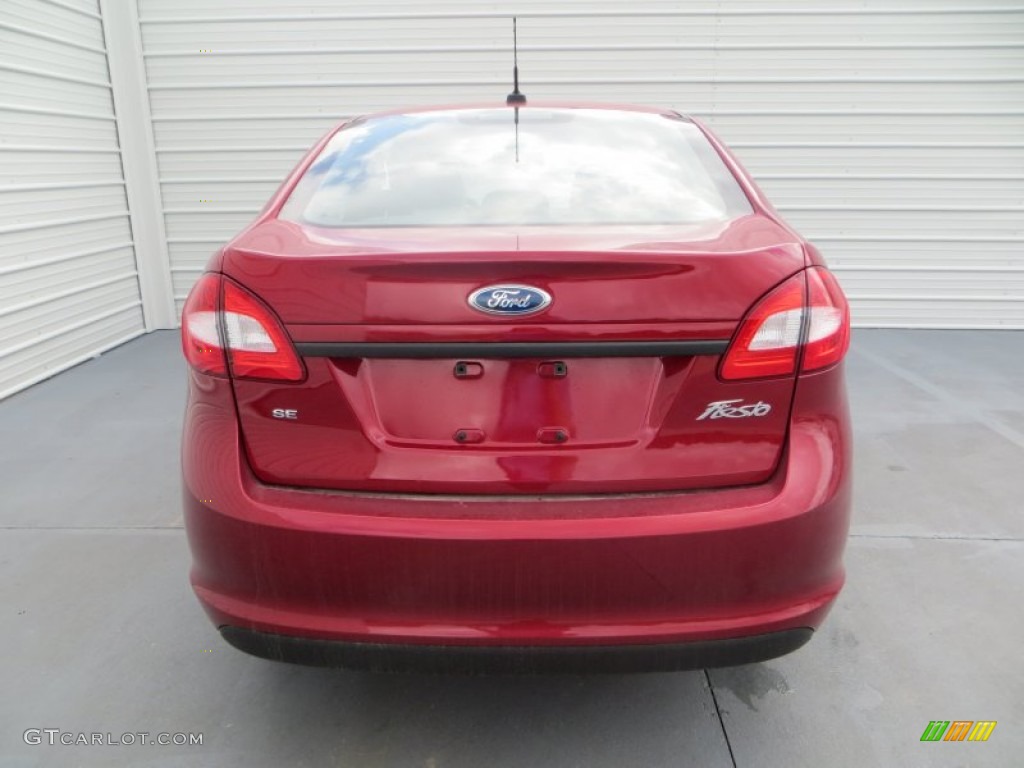 2013 Fiesta SE Sedan - Ruby Red / Charcoal Black photo #5