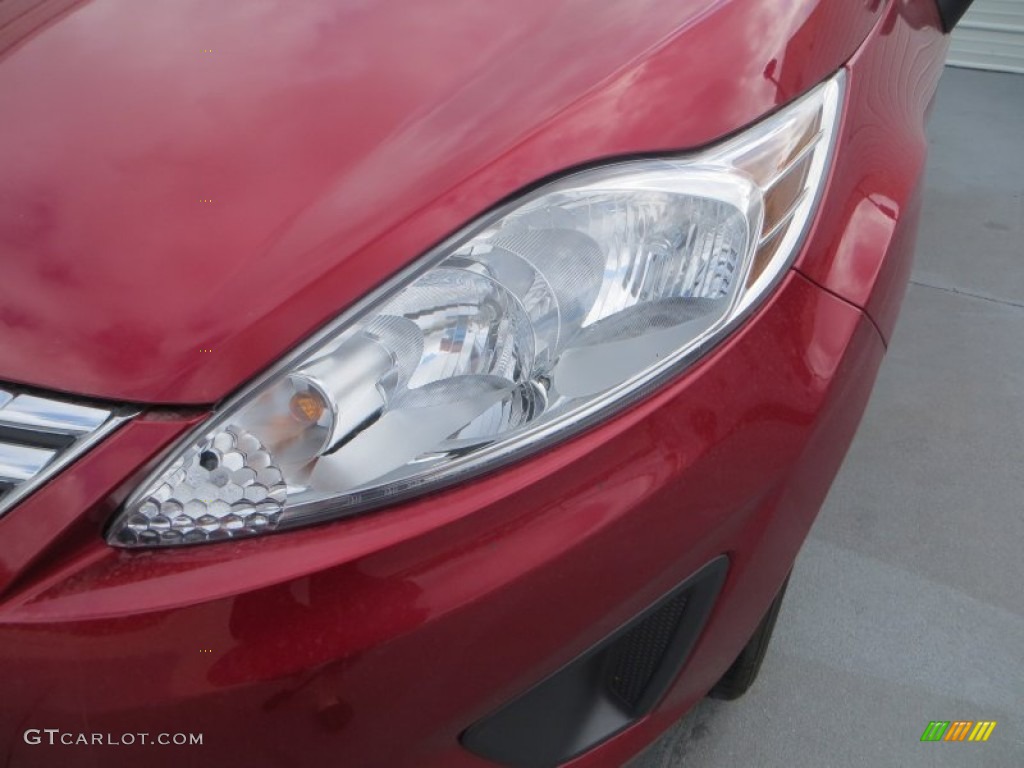 2013 Fiesta SE Sedan - Ruby Red / Charcoal Black photo #11