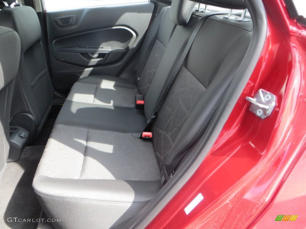 2013 Fiesta SE Sedan - Ruby Red / Charcoal Black photo #20