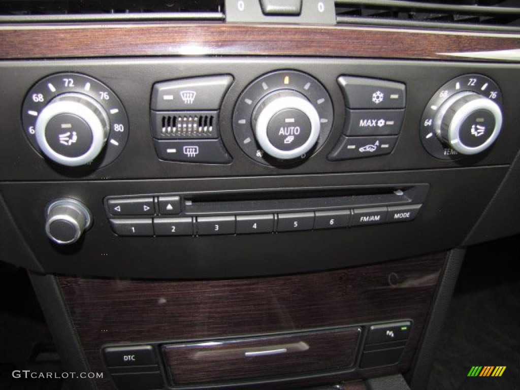 2010 BMW 5 Series 550i Sedan Controls Photos