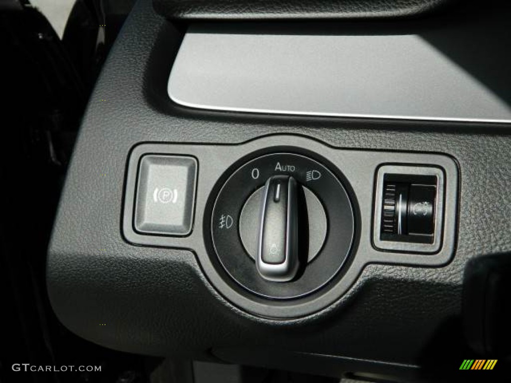 2009 Volkswagen CC Sport Controls Photo #80306674