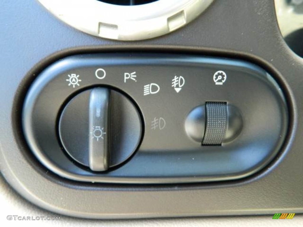 2003 Ford Expedition Eddie Bauer Controls Photo #80309030