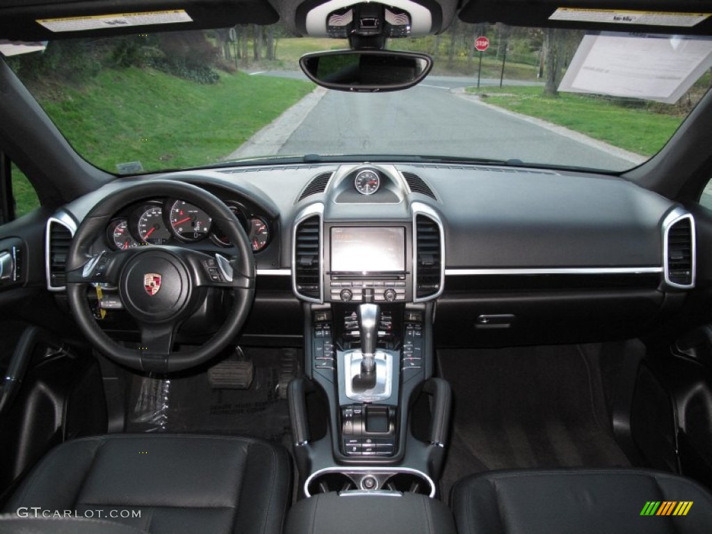 2012 Porsche Cayenne Standard Cayenne Model Black Dashboard Photo #80310119