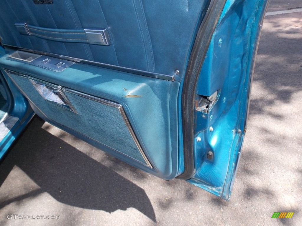 1975 Oldsmobile Custom Cruiser Station Wagon Blue Door Panel Photo #80310353