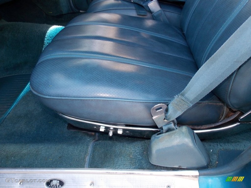1975 Oldsmobile Custom Cruiser Station Wagon Front Seat Photo #80310470