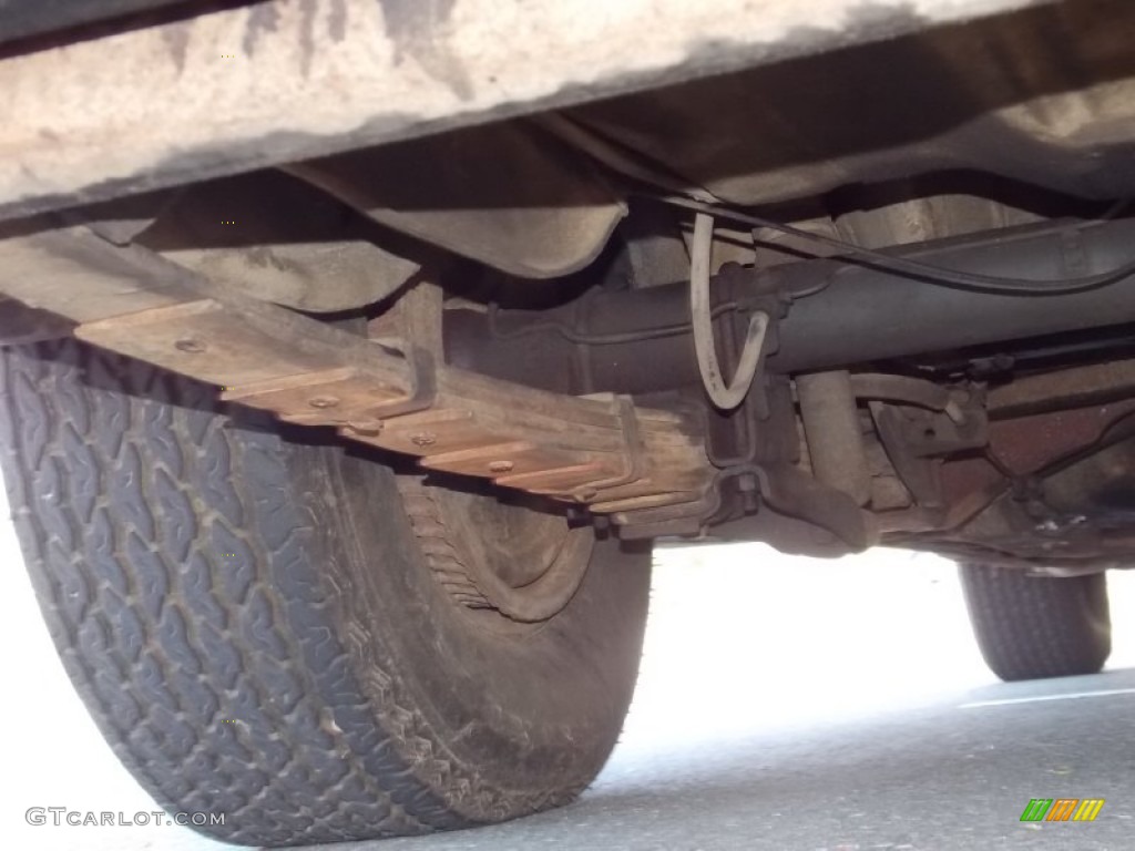 1975 Oldsmobile Custom Cruiser Station Wagon Undercarriage Photo #80310902