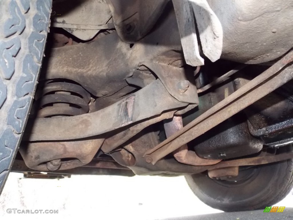 1975 Oldsmobile Custom Cruiser Station Wagon Undercarriage Photo #80311062