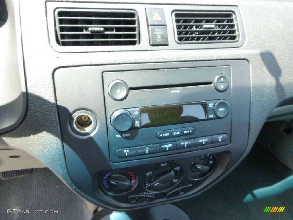2007 Ford Focus ZX4 SE Sedan Controls Photo #80314167