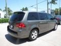 Meteor Gray Metallic - Routan SEL Photo No. 5