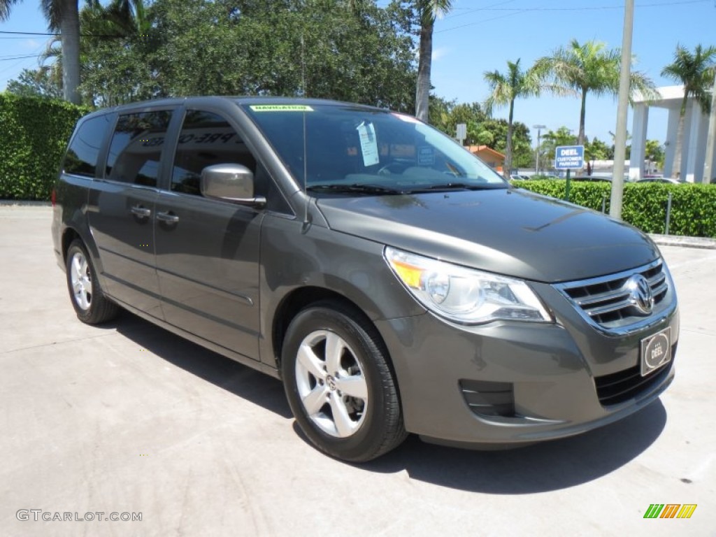 Meteor Gray Metallic 2010 Volkswagen Routan SEL Exterior Photo #80317796