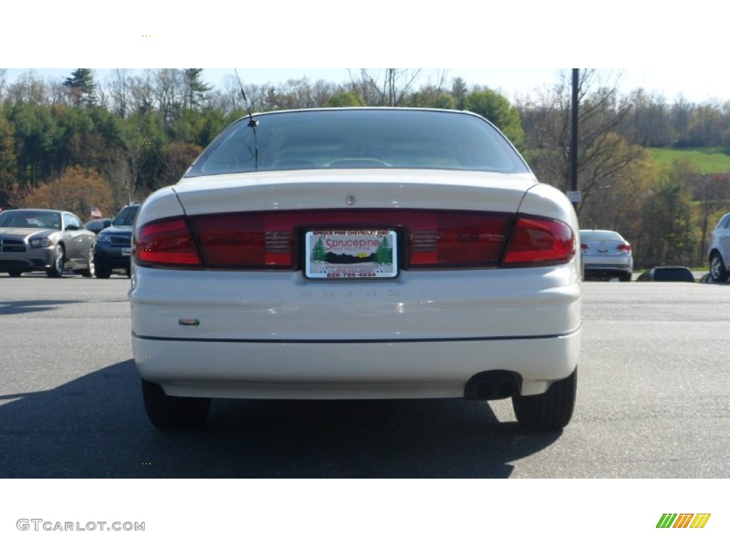 2003 Regal LS - White / Medium Gray photo #6