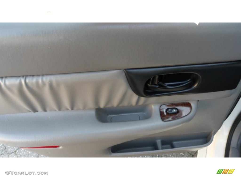 2003 Regal LS - White / Medium Gray photo #19