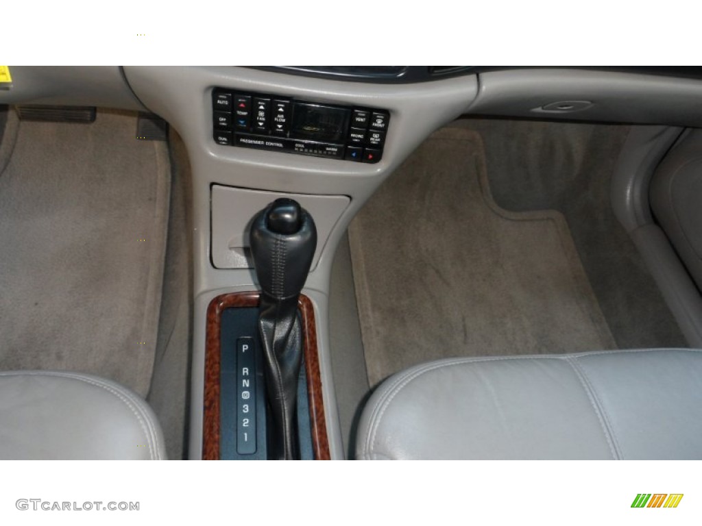 2003 Regal LS - White / Medium Gray photo #22