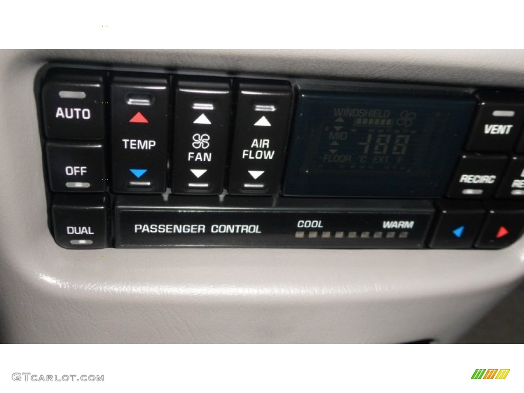 2003 Regal LS - White / Medium Gray photo #25