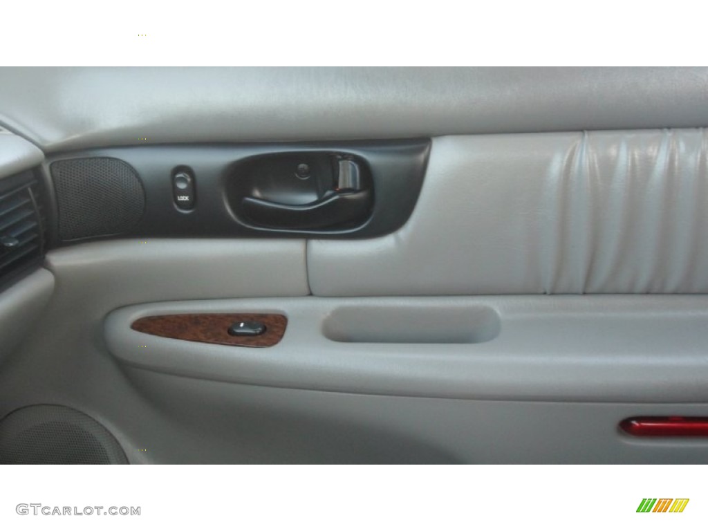 2003 Regal LS - White / Medium Gray photo #43