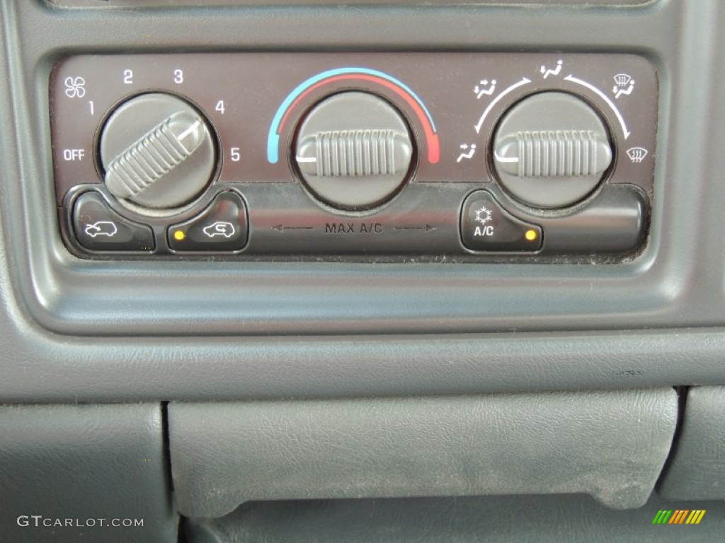 2002 Chevrolet Silverado 1500 LS Extended Cab Controls Photo #80324529