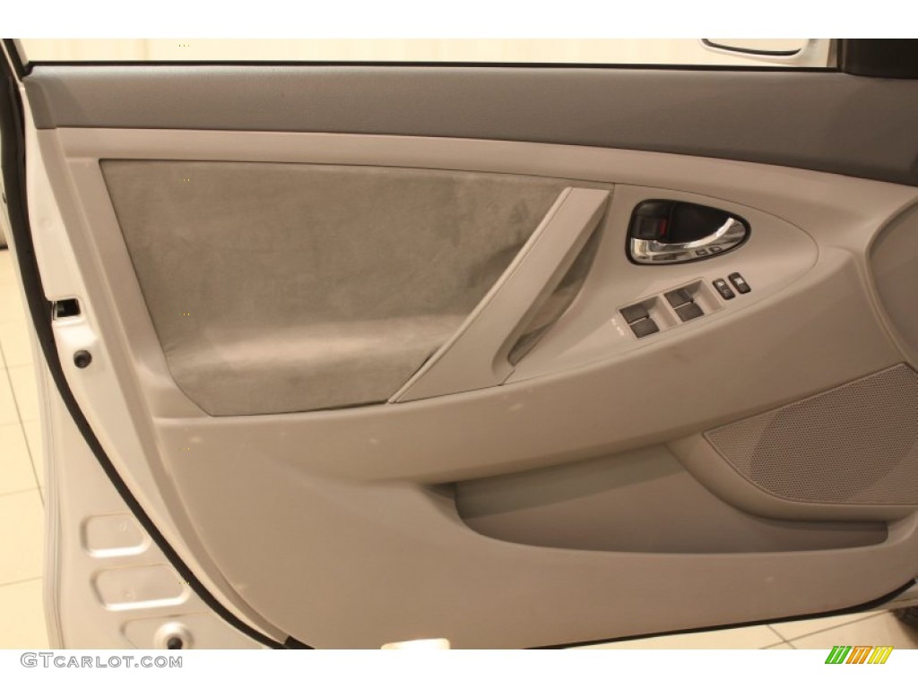 2010 Camry LE - Classic Silver Metallic / Ash Gray photo #4