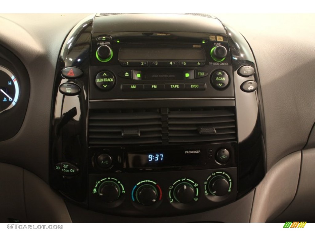 2005 Toyota Sienna LE Controls Photos