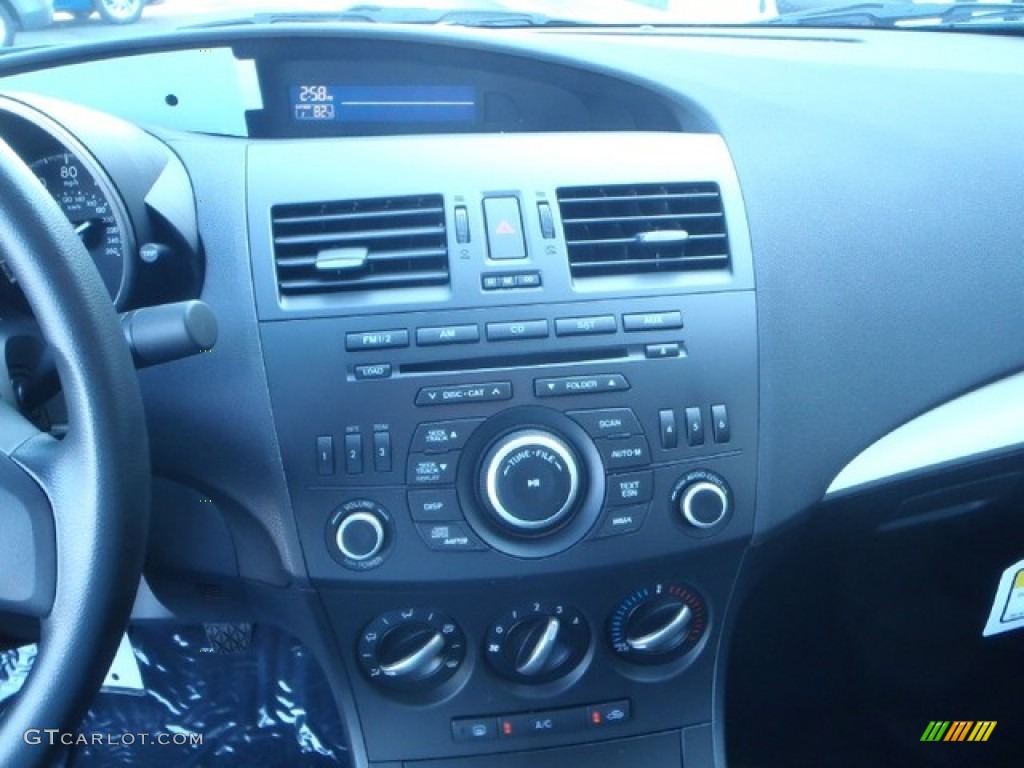 2013 Mazda MAZDA3 i SV 4 Door Controls Photos