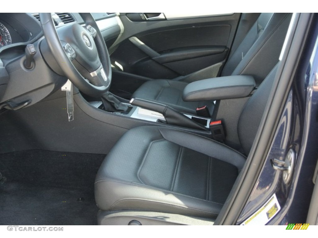 Titan Black Interior 2012 Volkswagen Passat 2.5L SE Photo #80332997