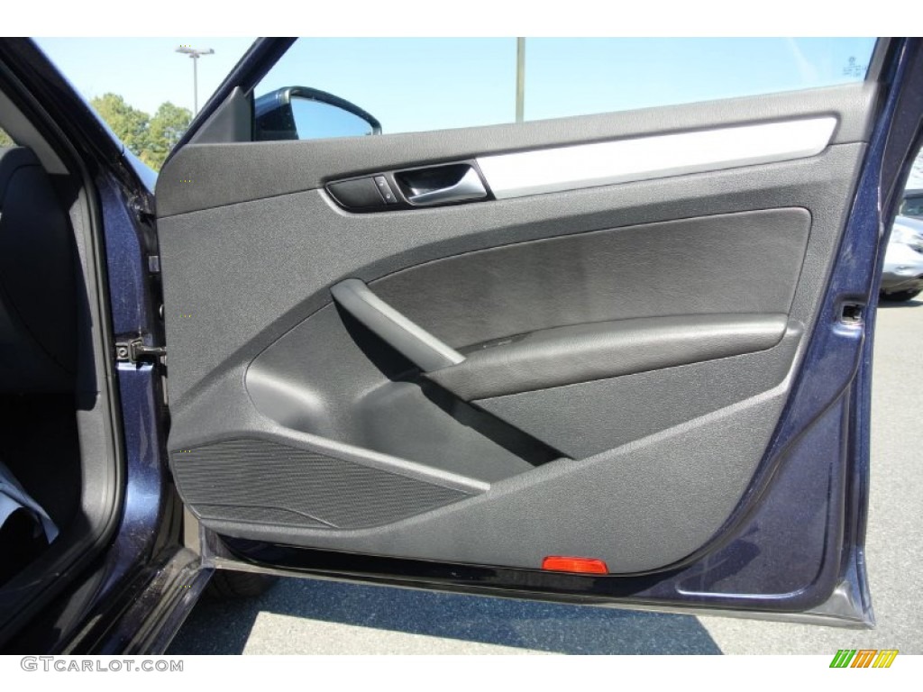 2012 Volkswagen Passat 2.5L SE Titan Black Door Panel Photo #80333231