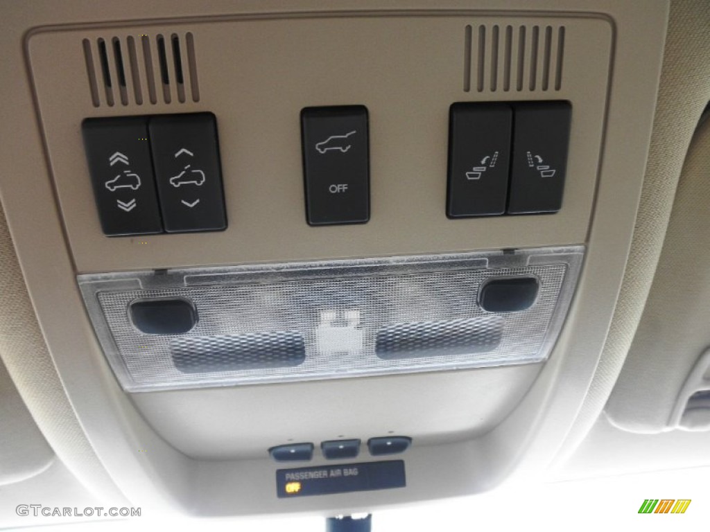 2008 Chevrolet Suburban 1500 LTZ 4x4 Controls Photo #80335901