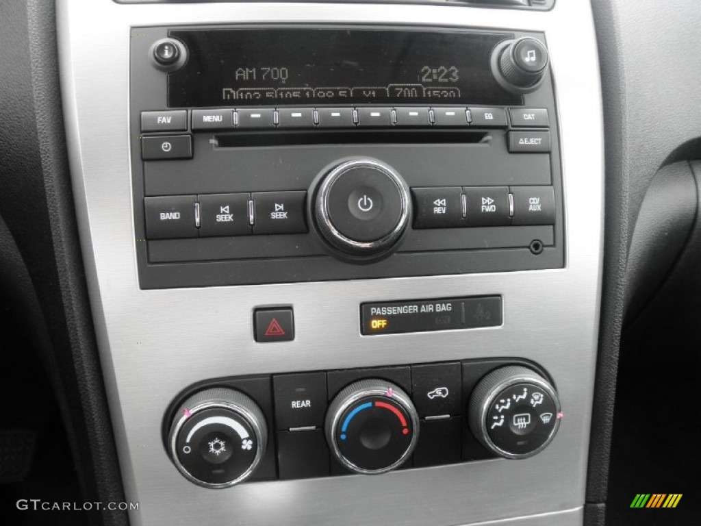 2009 GMC Acadia SLE Controls Photos