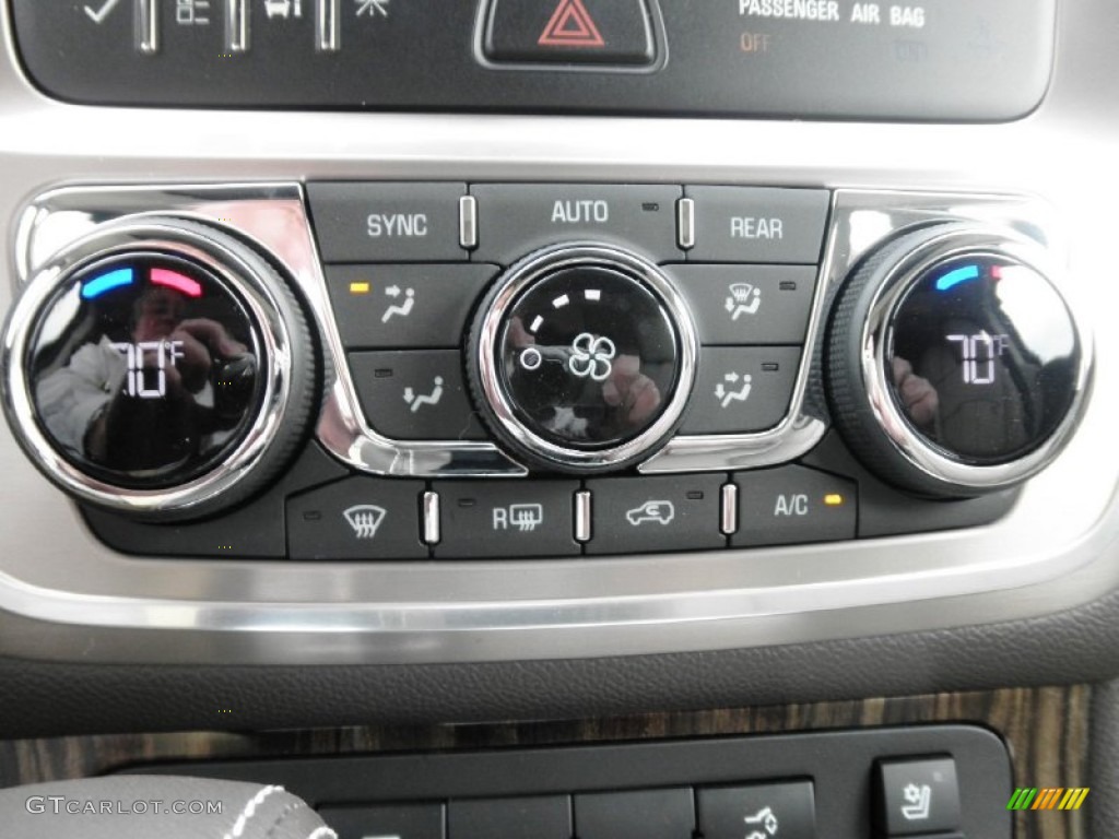 2013 GMC Acadia Denali Controls Photo #80337524