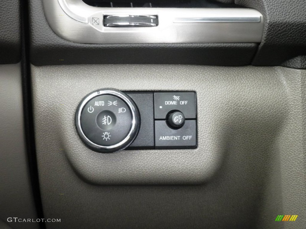 2013 GMC Acadia Denali Controls Photo #80337677