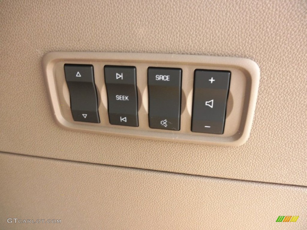 2013 GMC Acadia Denali Controls Photos