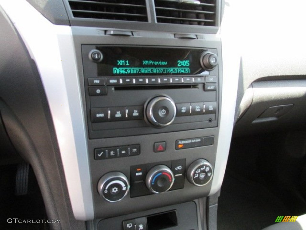 2010 Chevrolet Traverse LT AWD Controls Photo #80339492