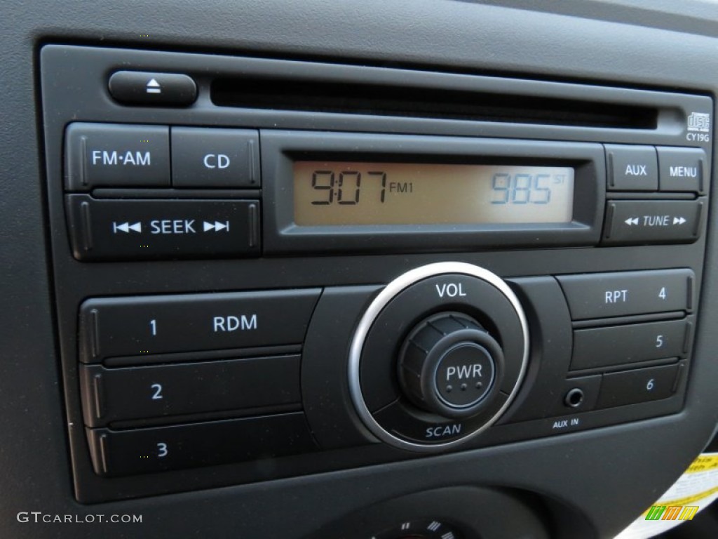 2013 Nissan Versa 1.6 SV Sedan Audio System Photo #80340113