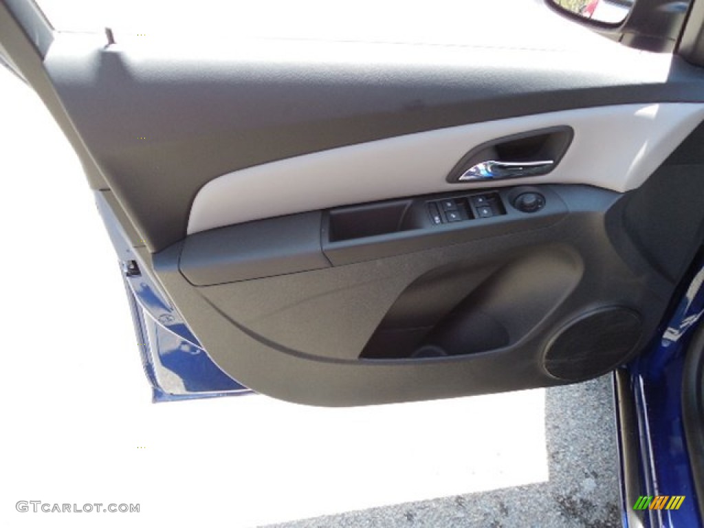 2013 Cruze LS - Blue Topaz Metallic / Jet Black/Medium Titanium photo #11