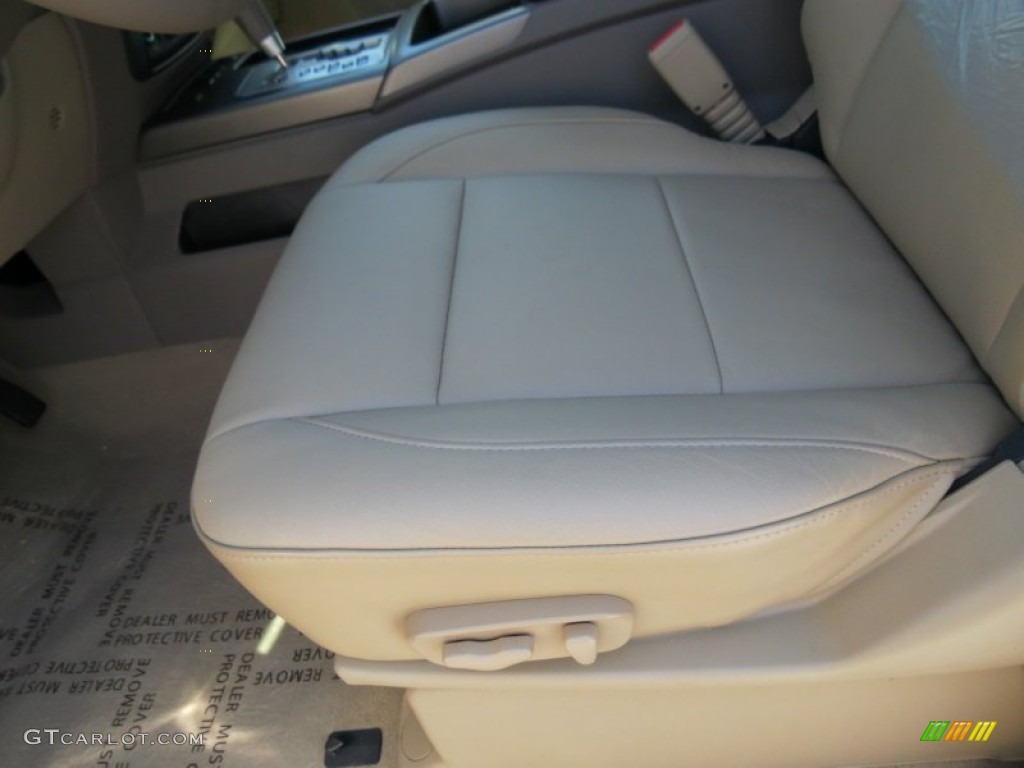 2013 Nissan Armada SL Front Seat Photos