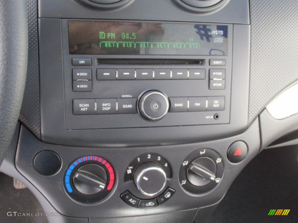 2010 Chevrolet Aveo Aveo5 LT Controls Photo #80343750