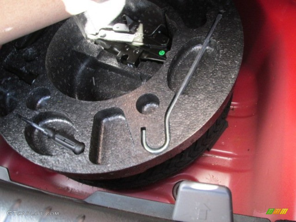 2010 Aveo Aveo5 LT - Sport Red / Charcoal photo #20