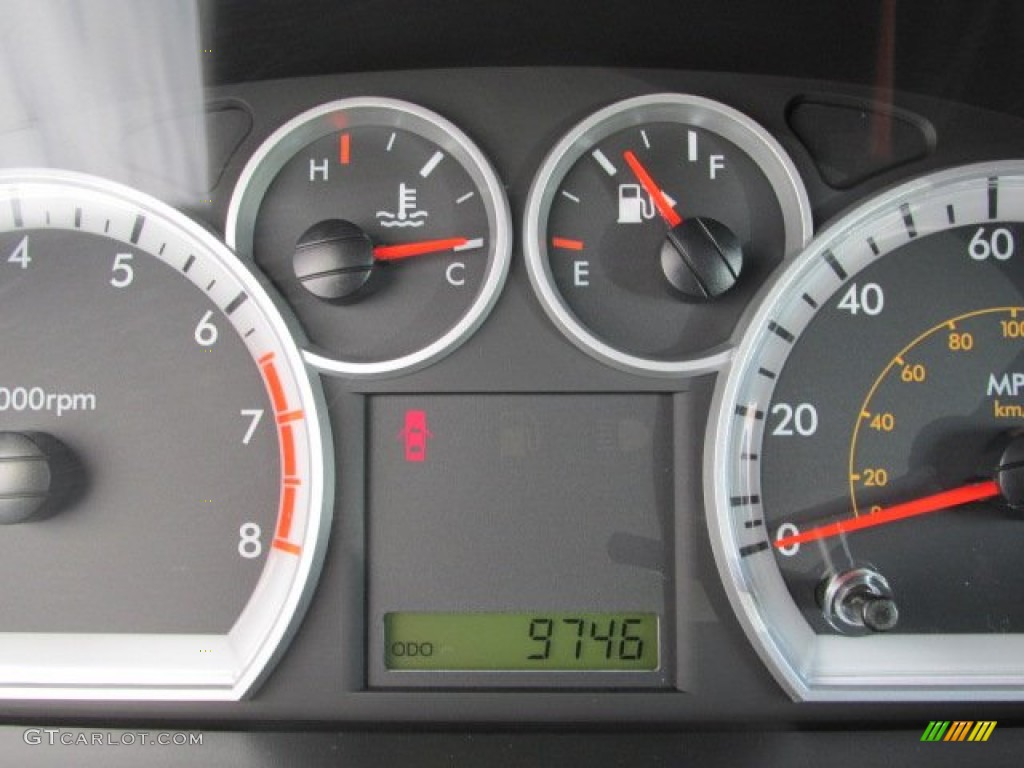 2010 Aveo Aveo5 LT - Sport Red / Charcoal photo #25