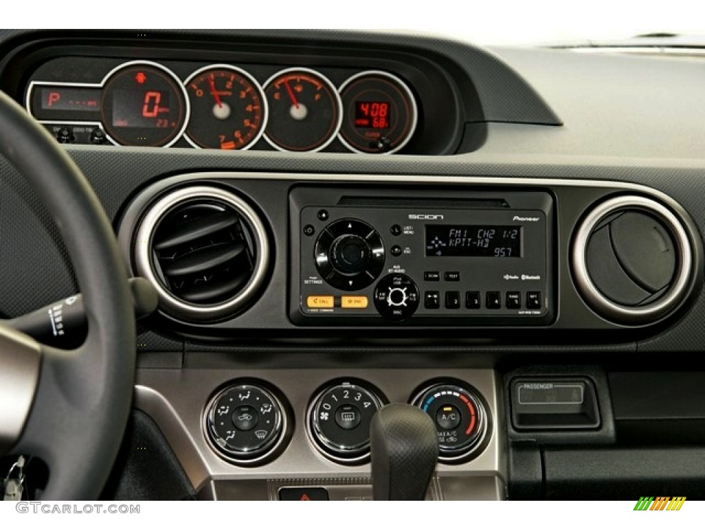 2013 Scion xB Standard xB Model Controls Photo #80343936
