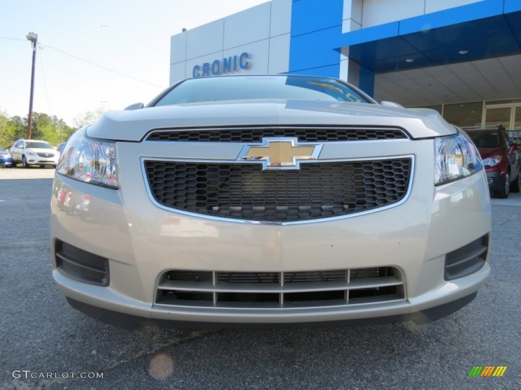 2013 Cruze LT - Champagne Silver Metallic / Medium Titanium photo #2