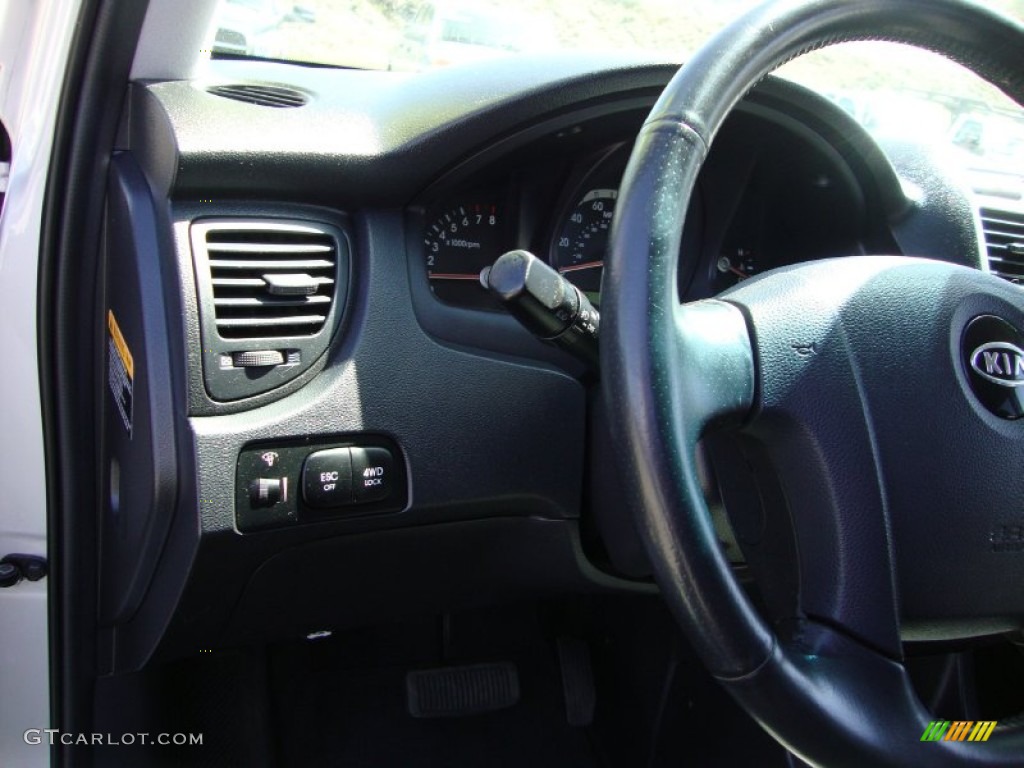 2006 Sportage LX V6 4x4 - Satin Silver / Black photo #11