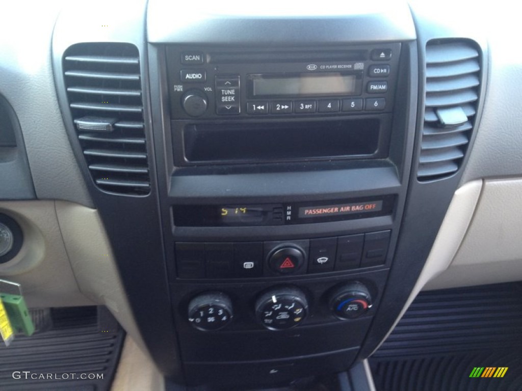 2005 Kia Sorento LX 4WD Controls Photos